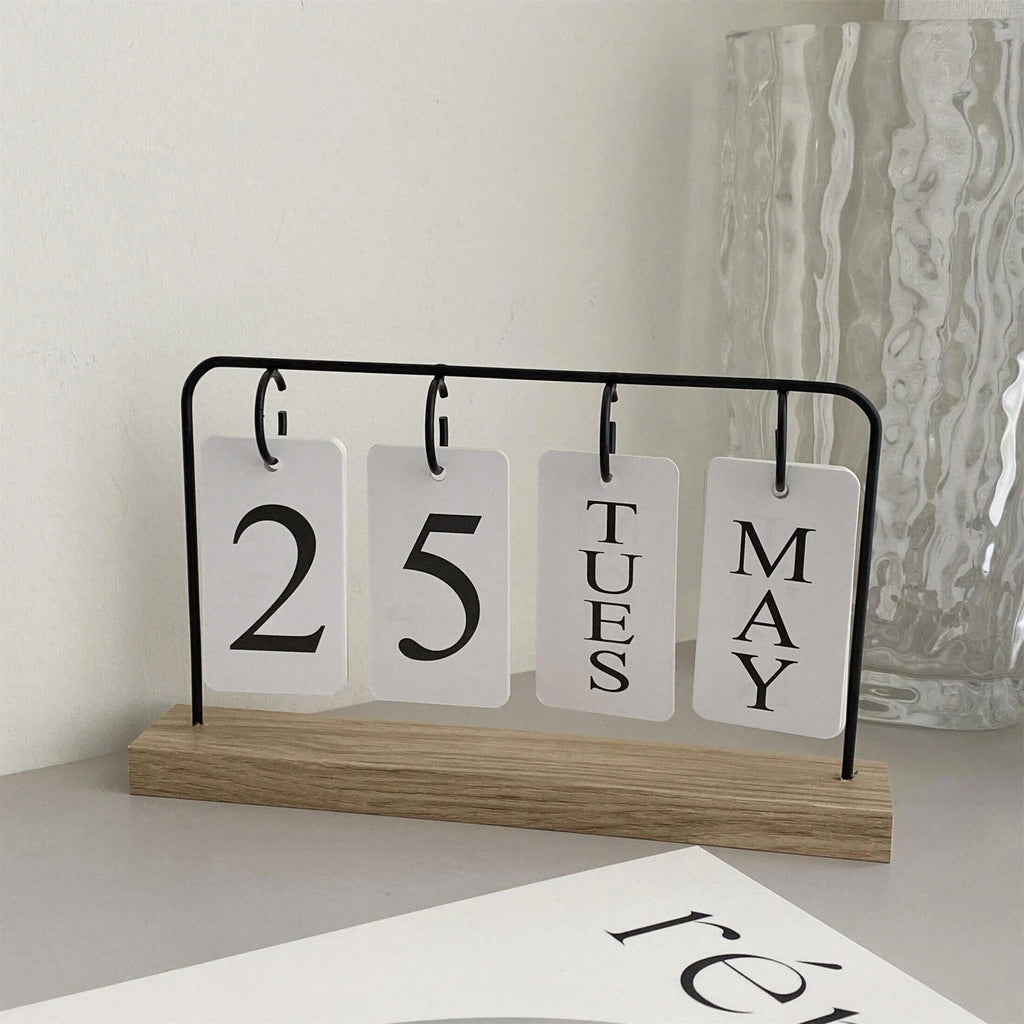Aeris Home – Jour Flip Calendar